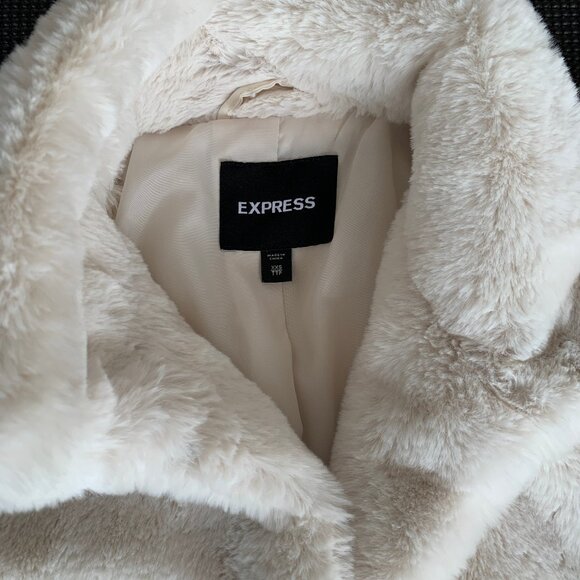 NWOT, XXS Express Off-White Faux-Fur Coat, Super Soft! Two Front Pockets - Picture 2 of 5